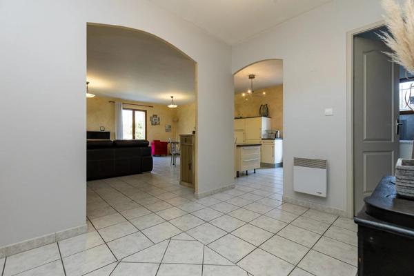 Vente                                                      Maison
                        
                     4 pièces                      109 m2                     à Ruy-Montceau