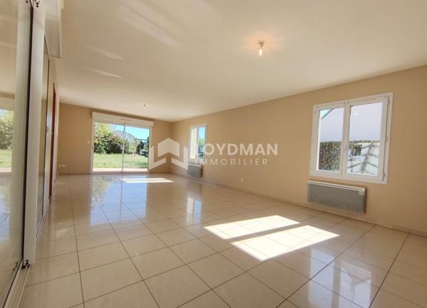 Maison De Plain-Pied de 139.46 m², Grande pièce de vie et 3 Chambres