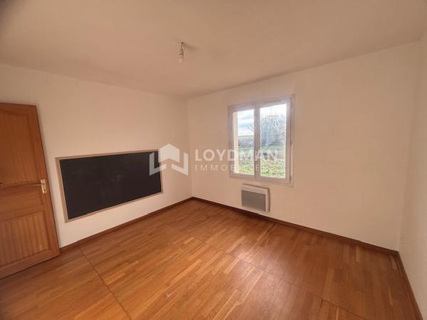 Maison De Plain-Pied de 139.46 m², Grande pièce de vie et 3 Chambres