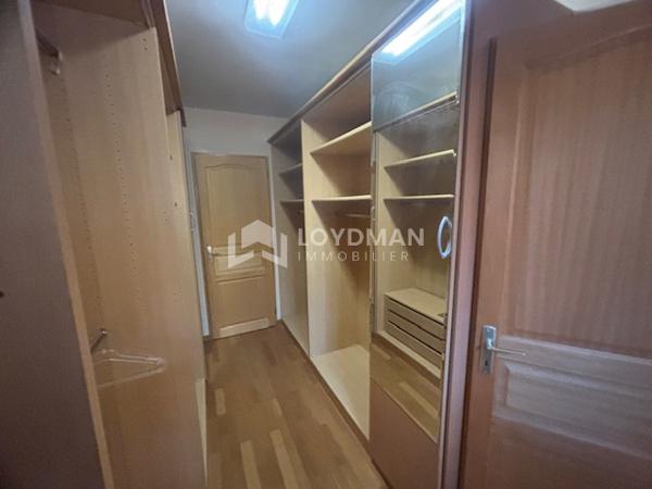 Maison De Plain-Pied de 139.46 m², Grande pièce de vie et 3 Chambres