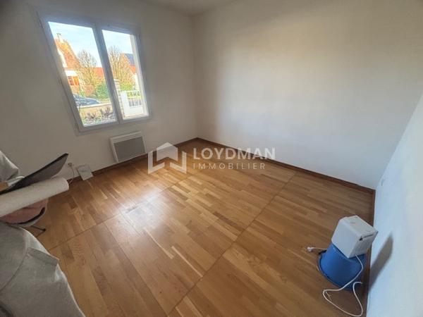 Maison De Plain-Pied de 139.46 m², Grande pièce de vie et 3 Chambres