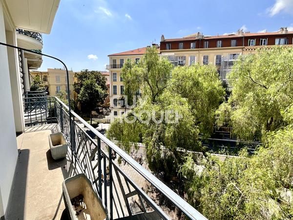 NICE MUSICIENS / SUPERBE 3P TRAVERSANT DE 87,60 m² AVEC 3 BALCONS / IMMEUBLE ART DÉCO