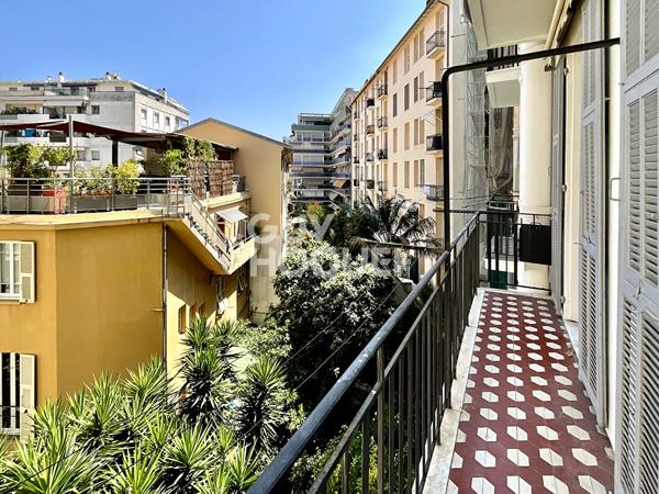 NICE MUSICIENS / SUPERBE 3P TRAVERSANT DE 87,60 m² AVEC 3 BALCONS / IMMEUBLE ART DÉCO