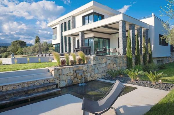 Maison à vendre 10 pièces OPIO (06)