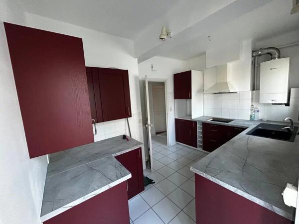 Vente                                                      Appartement
                        
                     3 pièces                      84 m2                     à Perpignan