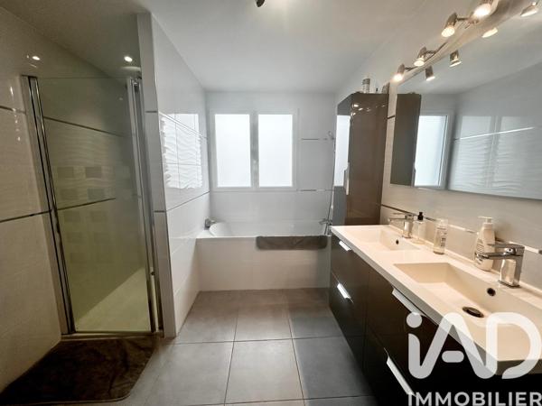 Maison à vendre 10 pièces 205 m² Mûrs-Erigné