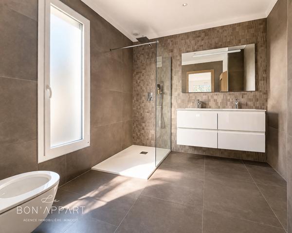 Villa 5 pièce(s) 3 chambre(s) 190 m²