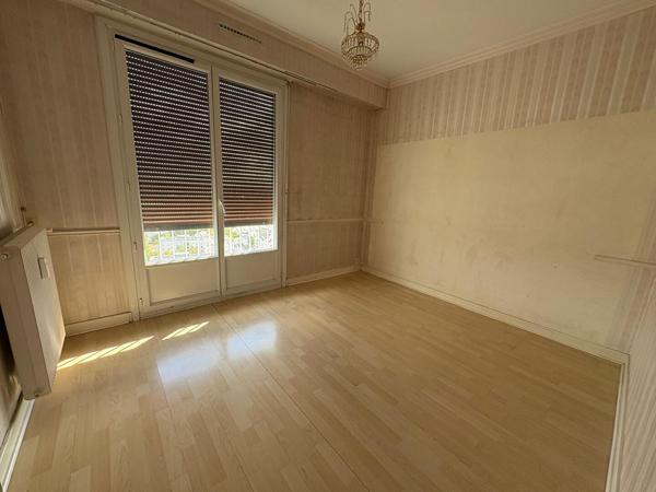 Appartement 4 pièces au dernier étage avec vue imprenable à Angers- PROCHE DES jUSTICES