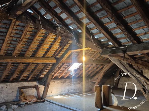 Commerce, habitation, grange et terrain constructible potentiel en centre-ville