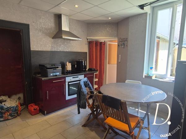 Commerce, habitation, grange et terrain constructible potentiel en centre-ville