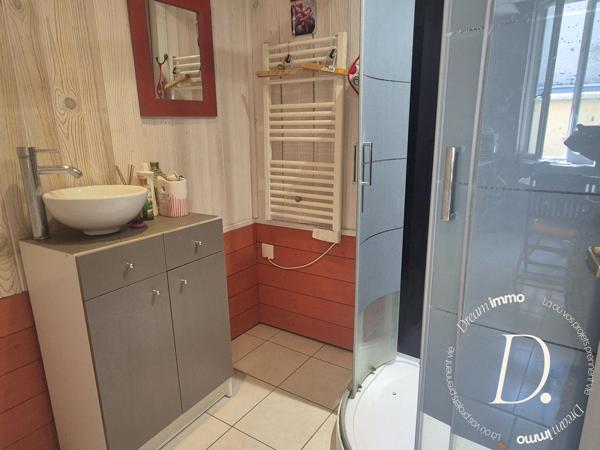 Commerce, habitation, grange et terrain constructible potentiel en centre-ville
