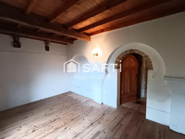 Maison de caractère avec beau potentiel