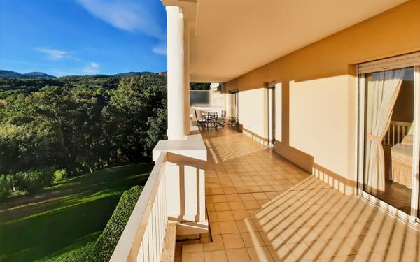 Appartement à vendre    4 pièces • 110 m2 Mandelieu-la-Napoule