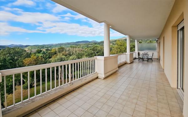 Appartement à vendre    4 pièces • 110 m2 Mandelieu-la-Napoule