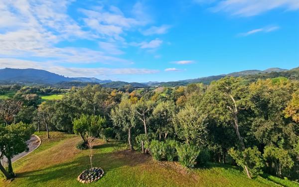 Appartement à vendre    4 pièces • 110 m2 Mandelieu-la-Napoule