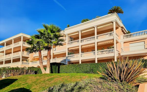 Appartement à vendre    4 pièces • 110 m2 Mandelieu-la-Napoule