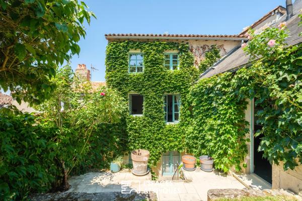Maison de ville rénovée avec jardin au cœur du Poitiers historique