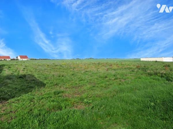 Terrain constructible d'une superficie de 816 m²