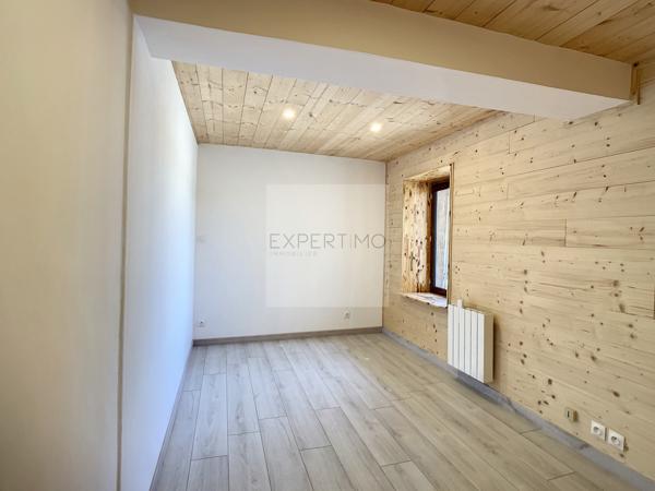 Sainte-Euphémie (01600) Maison de ville de 104.95m² 3 chambres avec terrain 210m². rénovations 2023.