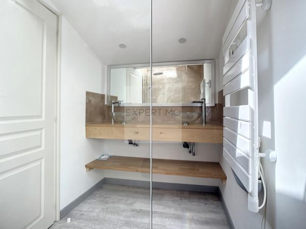 Sainte-Euphémie (01600) Maison de ville de 104.95m² 3 chambres avec terrain 210m². rénovations 2023.