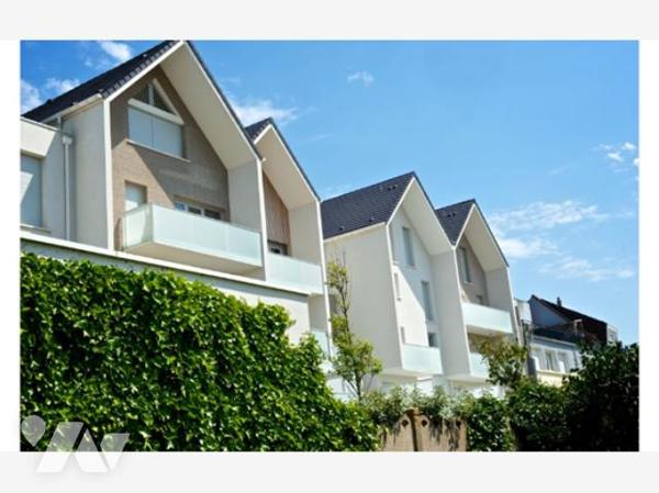 Appartement duplex vue mer avec balcon et stationnement, dans une résidence sécurisée avec ascenseur