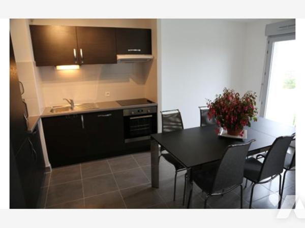 Appartement duplex vue mer avec balcon et stationnement, dans une résidence sécurisée avec ascenseur