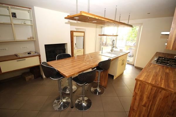 ADORABLE MAISON  JOLIMENT ET ATYPIQUEMENT RENOVEE