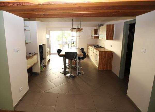 ADORABLE MAISON  JOLIMENT ET ATYPIQUEMENT RENOVEE