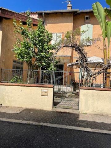 ADORABLE MAISON  JOLIMENT ET ATYPIQUEMENT RENOVEE