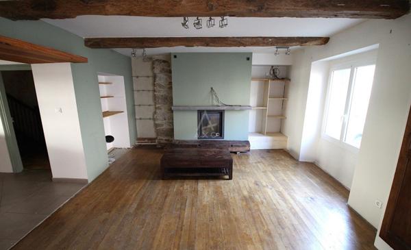 ADORABLE MAISON  JOLIMENT ET ATYPIQUEMENT RENOVEE