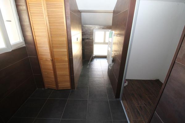 ADORABLE MAISON  JOLIMENT ET ATYPIQUEMENT RENOVEE