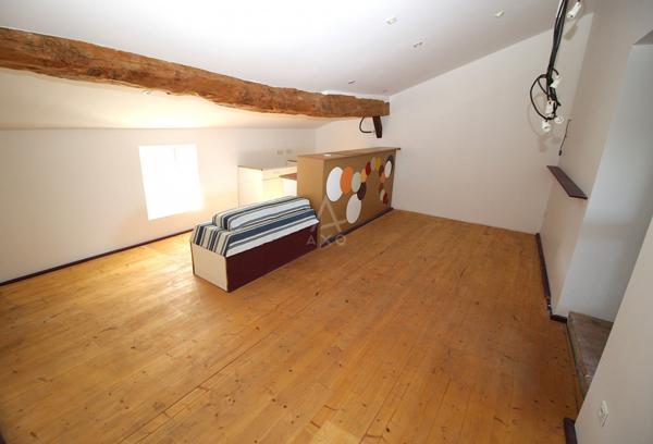 ADORABLE MAISON  JOLIMENT ET ATYPIQUEMENT RENOVEE