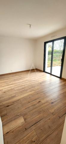 Maison contemporaine de plain-pied  état neuf  La Chapelle-dAligné