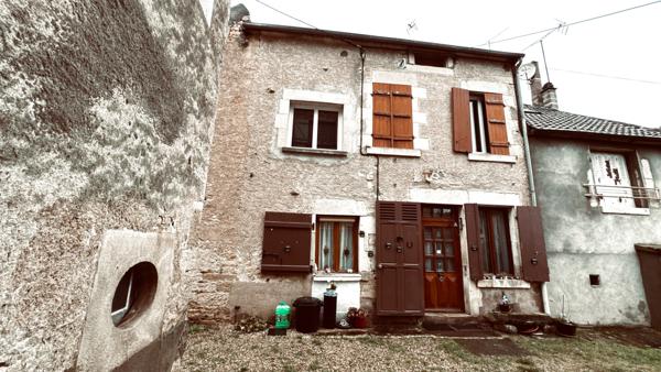 Dornecy (58530) Maison de village comprenant deux logements indépendants située à Dornecy (58530) pour un prix de 77 000 € fra