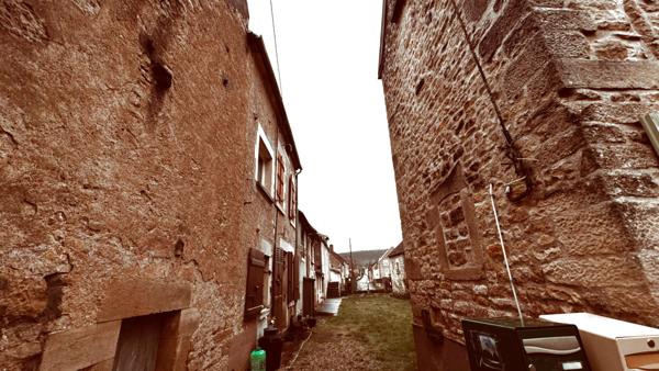 Dornecy (58530) Maison de village comprenant deux logements indépendants située à Dornecy (58530) pour un prix de 77 000 € fra