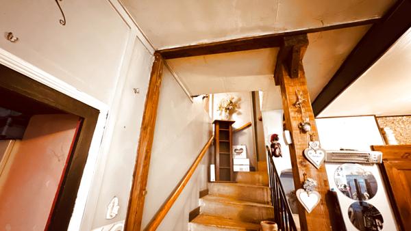 Dornecy (58530) Maison de village comprenant deux logements indépendants située à Dornecy (58530) pour un prix de 77 000 € fra