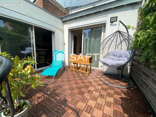 Maison contemporaine de standing T4 au cœur de ville, terrasse, jardin et piscine hors-sol.