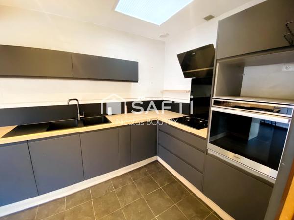 Maison contemporaine de standing T4 au cœur de ville, terrasse, jardin et piscine hors-sol.