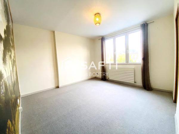 Maison contemporaine de standing T4 au cœur de ville, terrasse, jardin et piscine hors-sol.