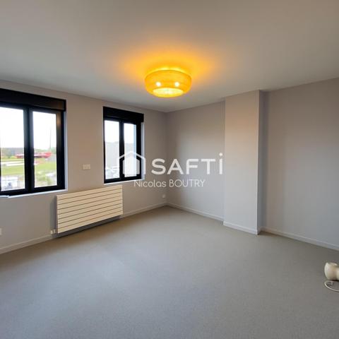 Maison contemporaine de standing T4 au cœur de ville, terrasse, jardin et piscine hors-sol.