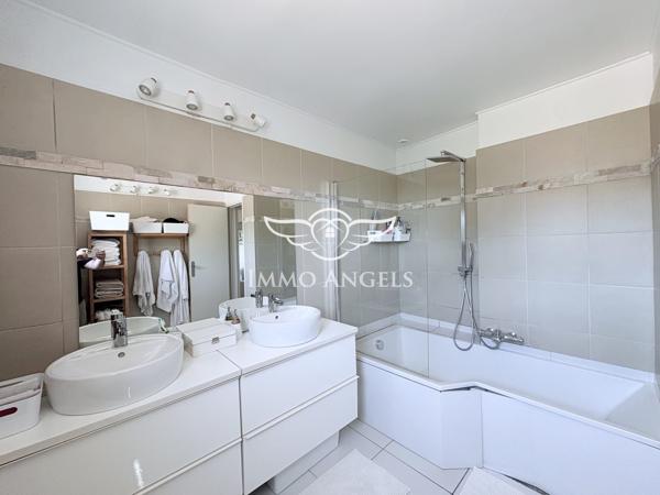 LATTES CENTRE-VILLA 4 CHAMBRES-TERRAIN 448 M2-PISCINE-GARAGE-TRAMWAY