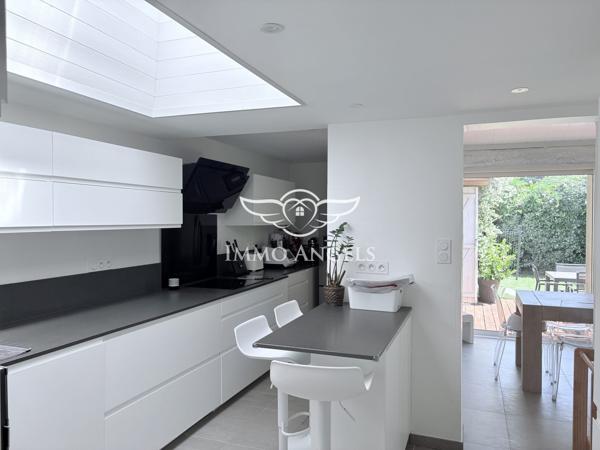 LATTES CENTRE-VILLA 4 CHAMBRES-TERRAIN 448 M2-PISCINE-GARAGE-TRAMWAY