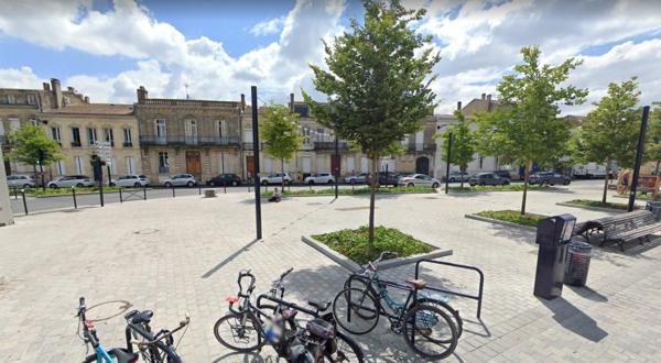 Une vue dégagée et ensoleillée avec exterieur et  Parking