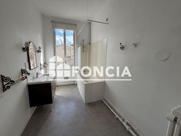 Location Appartement 5 pièces 135.9 m² - 28 cours Jean-Baptiste langlet Reims 51100