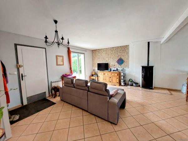 Bray sur Seine, plain pied avec garage sur terrain clos.