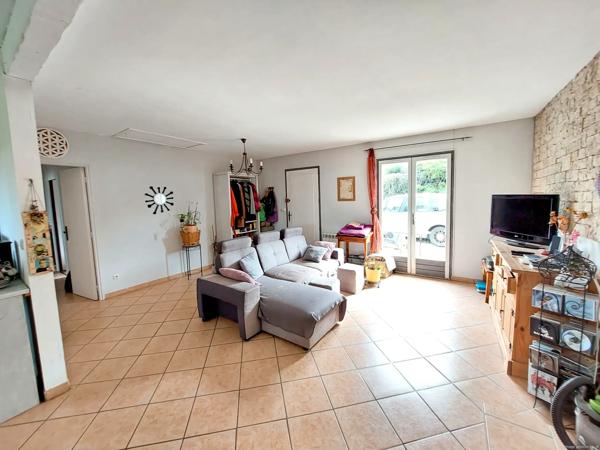 Bray sur Seine, plain pied avec garage sur terrain clos.