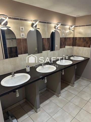 Bar-restaurant routier avec parkings PL