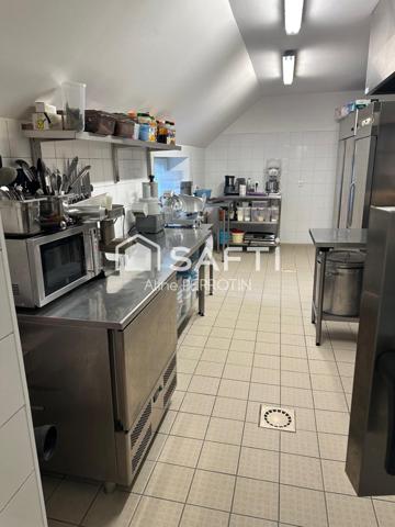 Bar-restaurant routier avec parkings PL