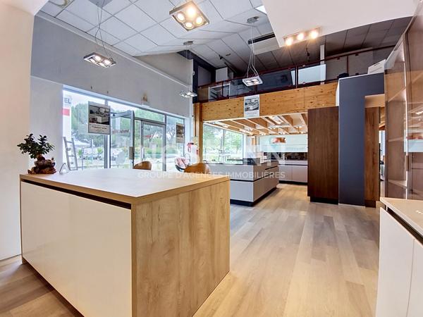 A LOUER - BRIVE ZONE OUEST - Local commercial 430 m2 - FORTE VISIBILITE