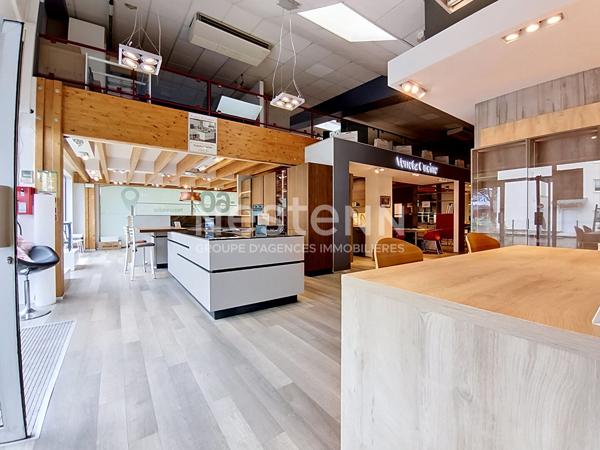 A LOUER - BRIVE ZONE OUEST - Local commercial 430 m2 - FORTE VISIBILITE